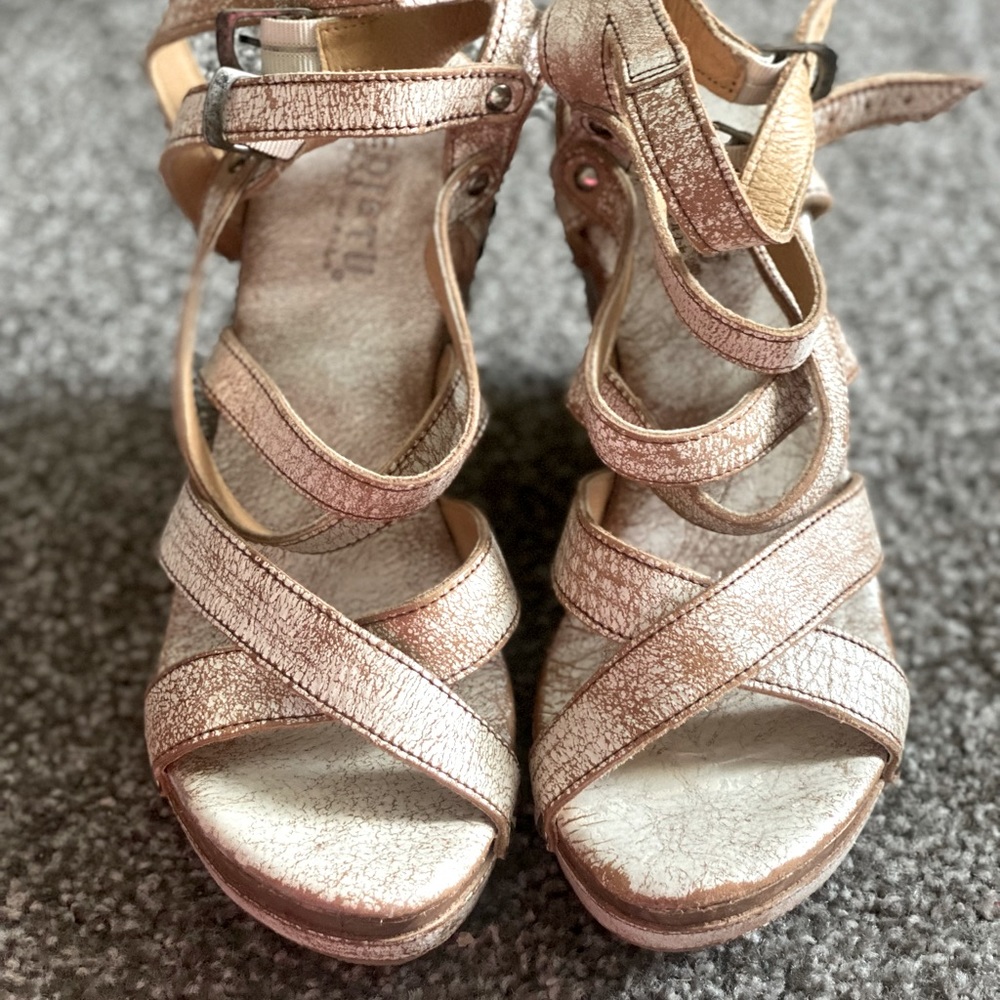 Bedstu Wedge Sandals
